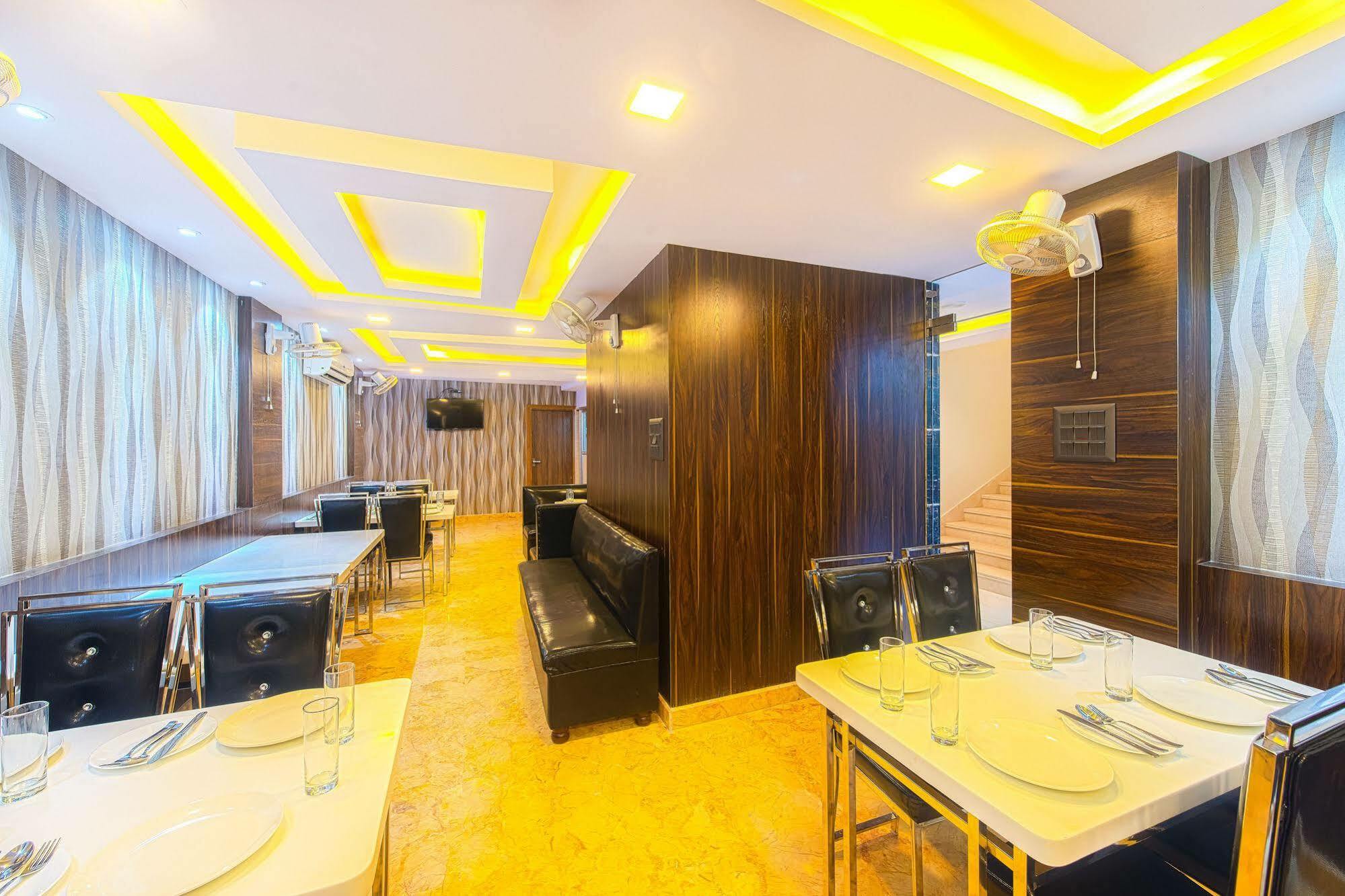 Treebo Orion Sapphire, Beck Bagan Hotell Calcutta Exteriör bild