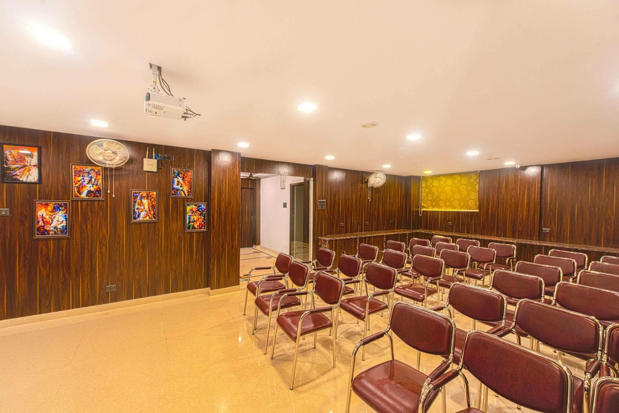 Treebo Orion Sapphire, Beck Bagan Hotell Calcutta Exteriör bild