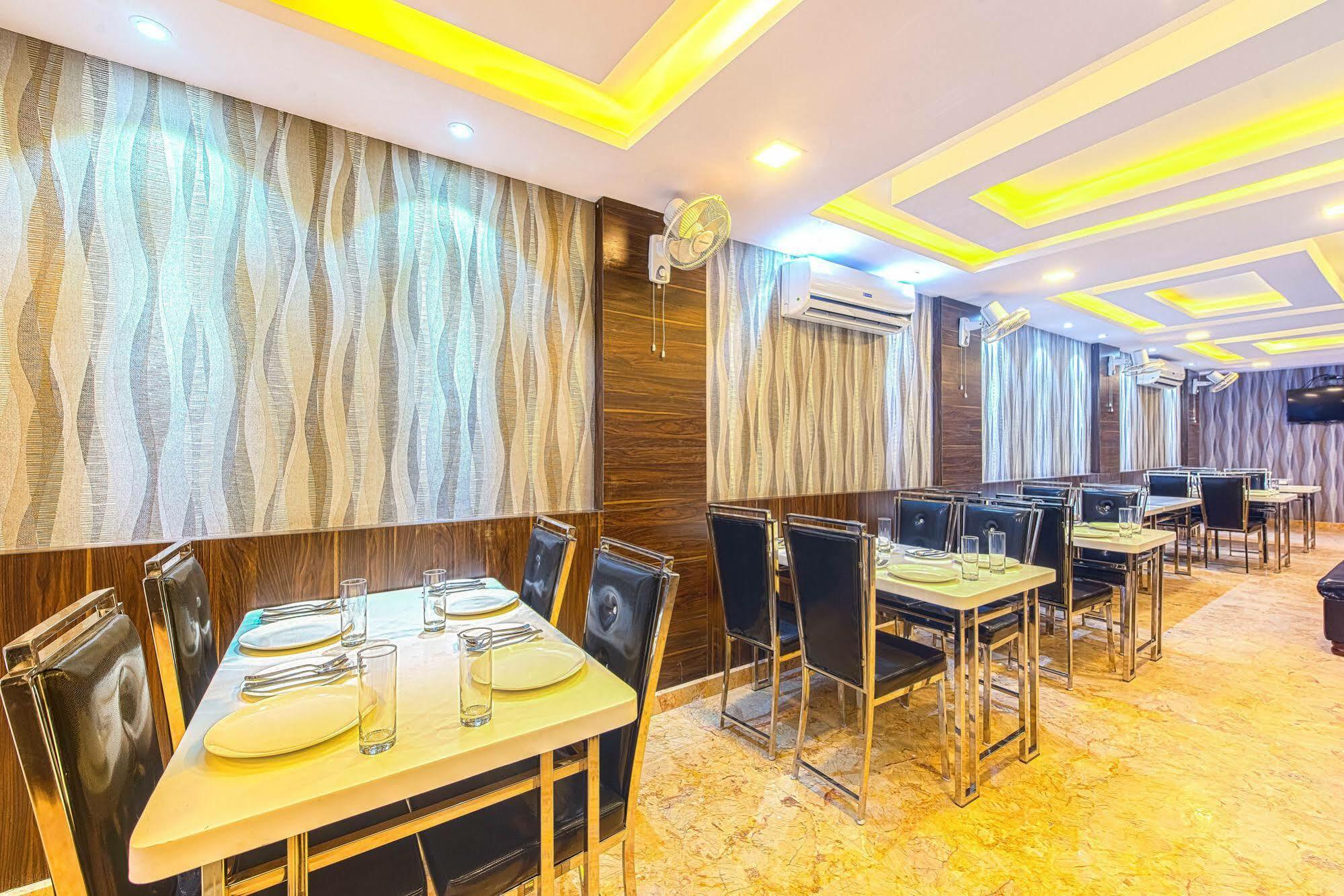 Treebo Orion Sapphire, Beck Bagan Hotell Calcutta Exteriör bild